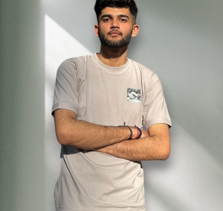 Grey regular printed tshirts - Image 2